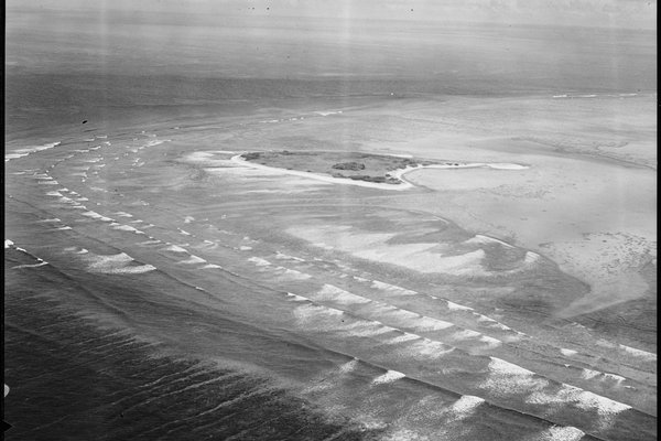 Aerial view of One Tree Island on the Great Barrier Reef in Queensland, Australia. From a large black and white acetate negative film. Date: 1975. AMS351/V13927/5.